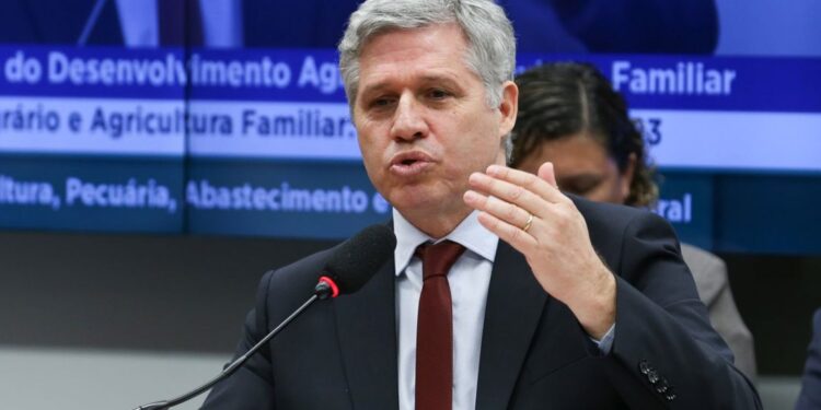 Ministro diz que ação do MST nas terras da Embrapa foi “ansiosa”