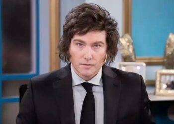 Candidato da extrema-direita surpreende e lidera eleições primárias na Argentina