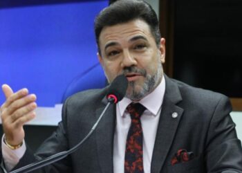 Indignado, Feliciano manda mensagem no grupo do PL: ‘Somos ou não oposição?’