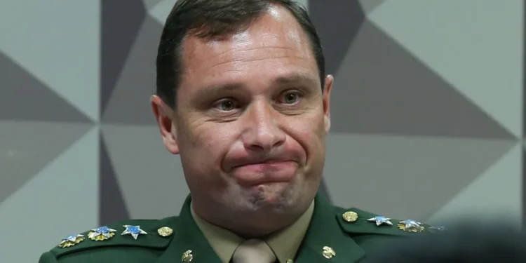 Mauro Cid gastou R$ 200 mil com cartão de crédito internacional