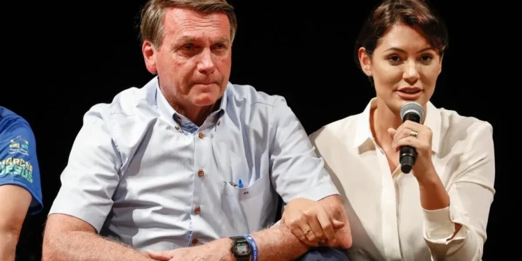 Moraes autoriza quebra de sigilo fiscal de Bolsonaro e Michelle