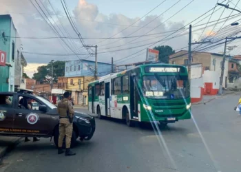 Número de assaltos a ônibus em Salvador cai 18% no mês de julho