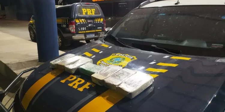 PRF apreende 7 kg de pasta base de cocaína em Barreiras