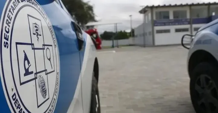 Polícia interrompe velório para levar corpo para perícia