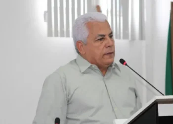 Prefeito é vaiado na festa de emancipação de município baiano