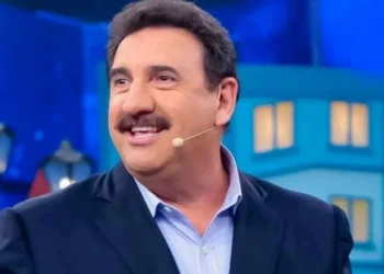 Ratinho revela vontade de pegar em ‘volumão’ de padre famoso