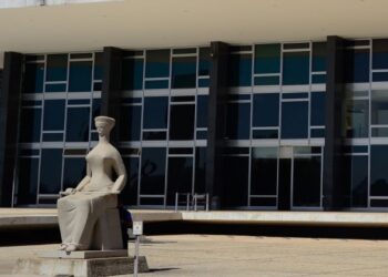 STF tem cinco votos para descriminalizar porte de maconha para consumo