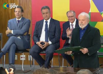 Lula assina MP que tarifa fundos dos ‘super-ricos’ e envia projeto de offshores