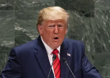 Trump comparece a tribunal acusado de conspiração nas eleições de 2020