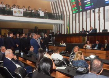 Após 5h de obstrução, base de Jerônimo aprova precatórios e empréstimo de R$ 400 milhões