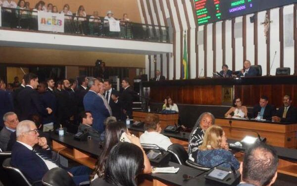 Após 5h de obstrução, base de Jerônimo aprova precatórios e empréstimo de R$ 400 milhões