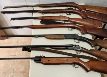 Sete espingardas são apreendidas e dois homens presos pela polícia na Bahia