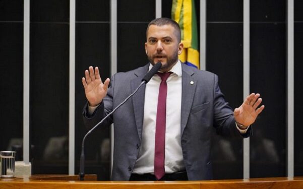 Comissão aprova PL que aumenta pena de quem usa inocente para dissimular tráfico