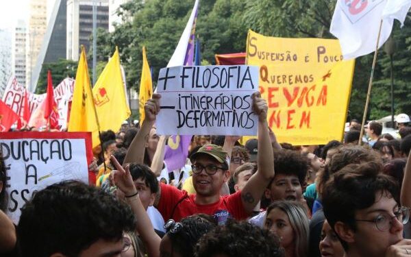 Bahia tem atos do dia do estudante marcados em Salvador e Guanambi