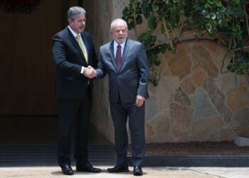 Lula utiliza métodos que sempre condenou e tem encontros secretos com Lira