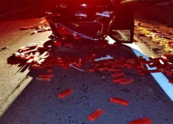 Carro capotado espalha 370 kg de maconha em rodovia de São Paulo