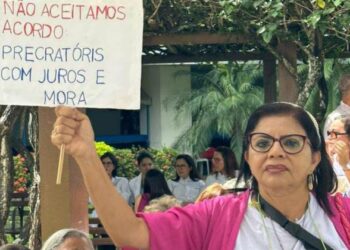 Em Assembleia, professores da rede estadual aprovam paralisação nesta quinta (17)