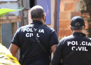 Encurralado por policiais, traficante entrega comparsa e os dois acabam presos