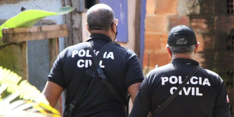 Encurralado por policiais, traficante entrega comparsa e os dois acabam presos