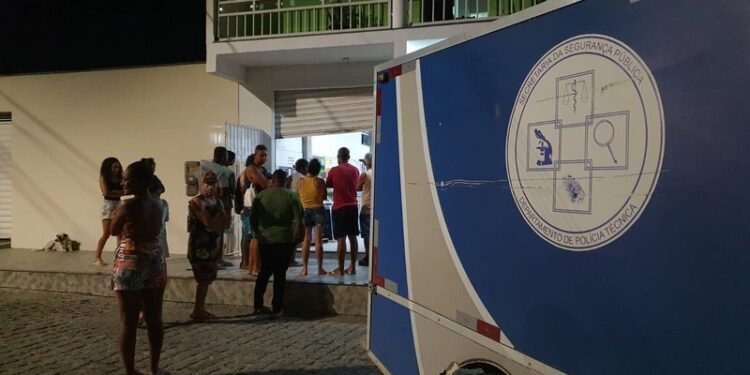 Homem é perseguido e executado dentro de mercadinho; Feira tem 22ª morte em 1 mês