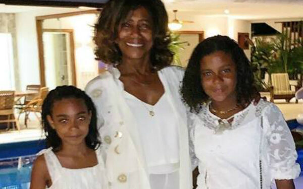 Filhas de Glória Maria homenageiam mãe, que faria aniversário nesta terça-feira