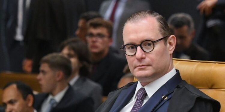 Zanin completa um mês no STF com coleção de posicionamentos conservadores