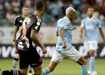 Bahia perde ritmo, toma empate do Vasco em duelo direto e segue na porta do Z-4