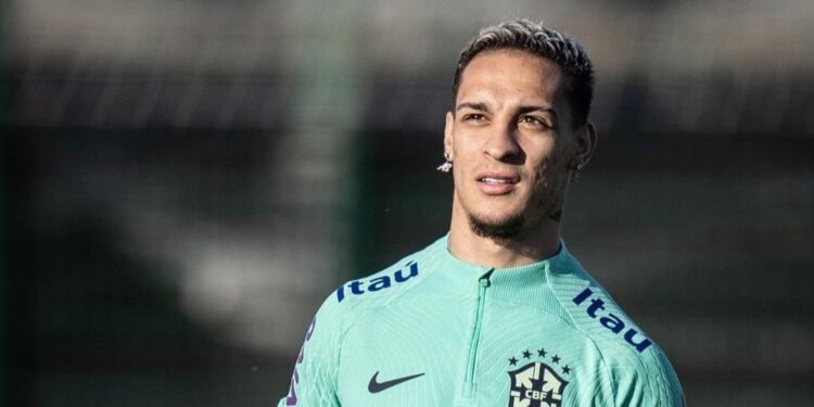 CBF desconvida Antony para jogos das Eliminatórias da Copa após acusação de agressão