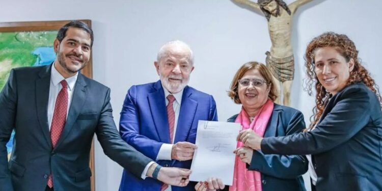 Lula aprova parecer que prevê demissão de servidor por assédio sexual