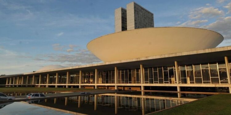 Acordo para PEC da Anistia consolida perdão a partidos e restrição de verba a negros