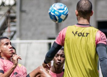 Para manter folga na liderança da Série B, Vitória visita o CRB neste domingo