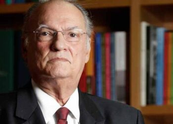 Após 31 anos no cargo, Roberto Freire é destituído da presidência do Cidadania e anuncia saída do partido