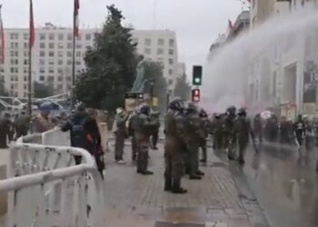 Palácio de La Moneda é vandalizado em marcha em memória dos 50 anos do golpe no Chile