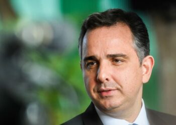 Presidente do Senado apresenta PEC para criminalizar porte de drogas em qualquer quantidade