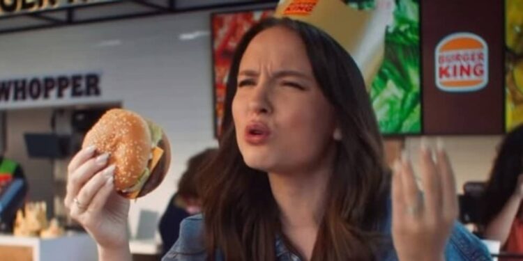 Larissa Manoela fatura R$ 2 milhões com propaganda autoirônica: “O dinheiro é meu”
