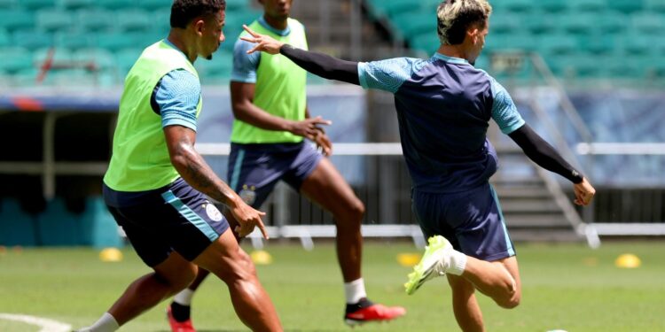 De olho em sequência positiva na Série A, Bahia enfrenta o Santos nesta segunda