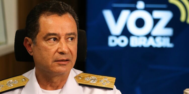 Oficiais acreditam que almirante Garnier será punido após apoiar tentativa de golpe