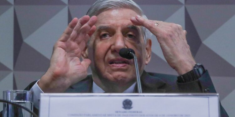 General Heleno se irrita com relatora e xinga na CPMI: “P… que o pariu”