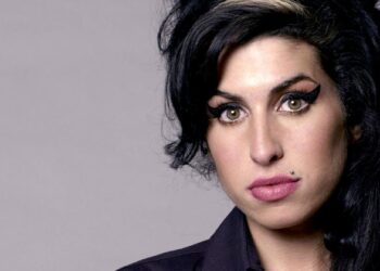 ‘Rehab’ é a música mais tocada de Amy Winehouse no Brasil, diz levantamento