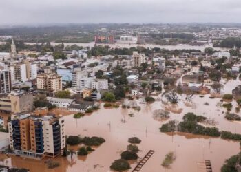 Ciclone deixa 22 mortos e causa enchentes na Região Sul