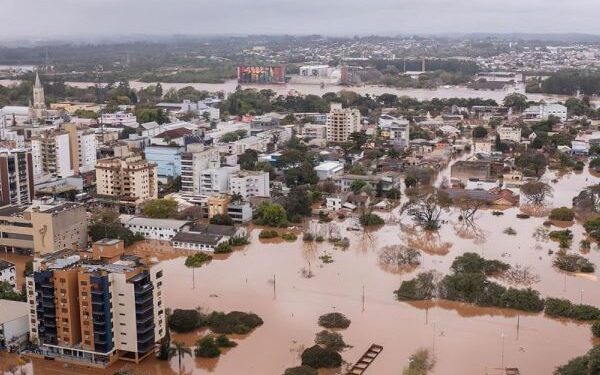 Ciclone deixa 22 mortos e causa enchentes na Região Sul