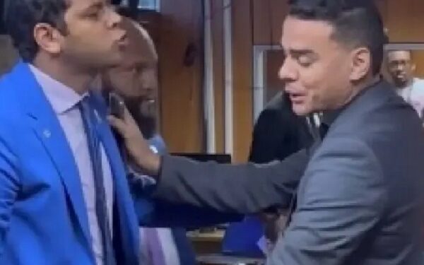 Deputado alega que foi intimidado por apoiadores de Hilton Coelho durante audiência pública