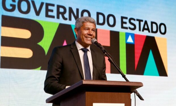 Jerônimo anuncia convocação de 1.145 professores e 200 coordenadores aprovados em concurso