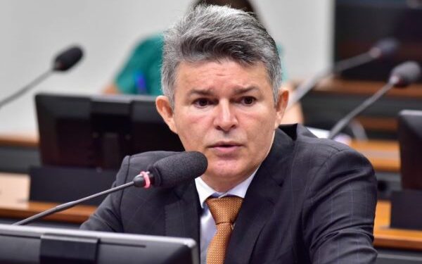 CCJ aprova texto que prevê simplificar normas do Poder Executivo