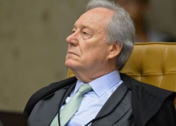 Lewandowski é oficializado como presidente do Observatório da Democracia