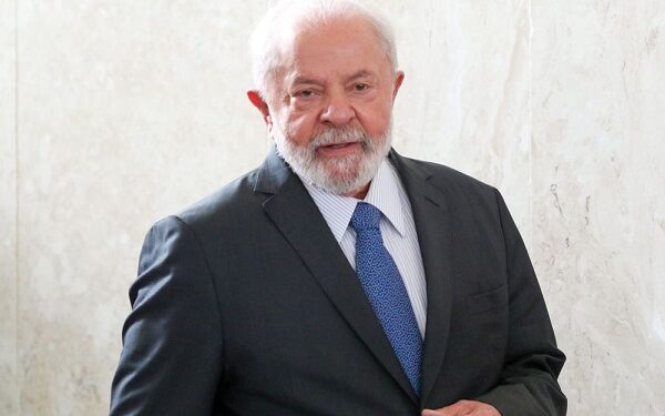 Lula desmente informação de que adiou viagem para acomodar Janja: ‘Nada disso procede’