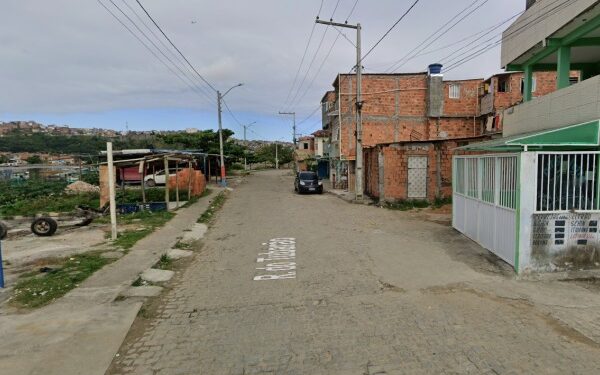 Mulher é morta a facadas na frente do filho de 11 anos em Massaranduba; companheiro é suspeito