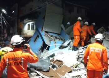 Prédio de três andares desaba na noite deste domingo na Baixa do Tubo