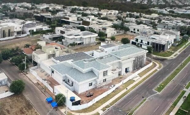 Empresa ligada a senador constrói casa de R$ 45 milhões