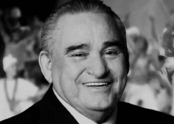 Jornalistas prestam homenagem a Raimundo Varela; confira